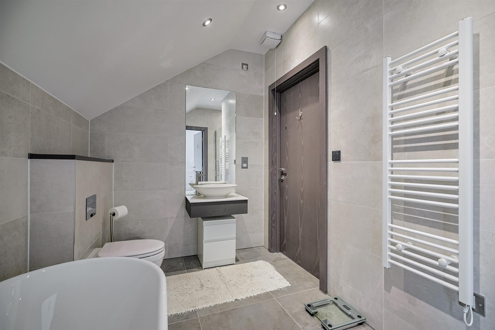 Apartment 6, Oyster Court, Newton Road, Mumbles, Swansea, SA3 4BD